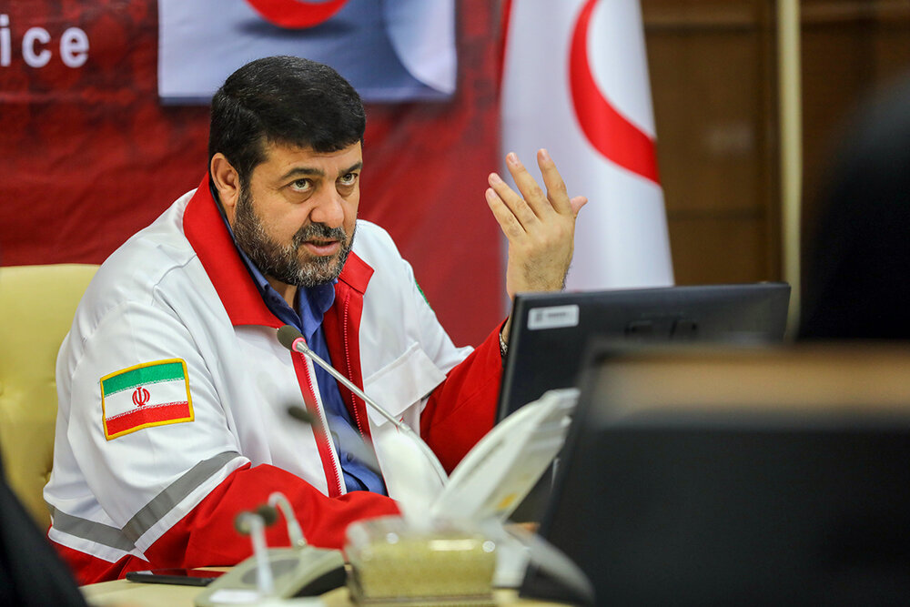 ۲۴۰ تن مواد غذایی از راه زمینی و هوایی در راه خوی/بیش از ٧٦ هزار زلزلهزده در خوی اسکان یافتند