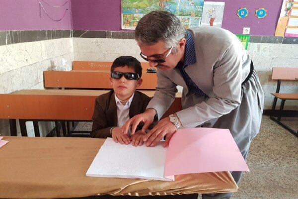  ۱۲۵ دانش آموز آسیب دیده بینایی در مدارس کردستان تحصیل می کنند