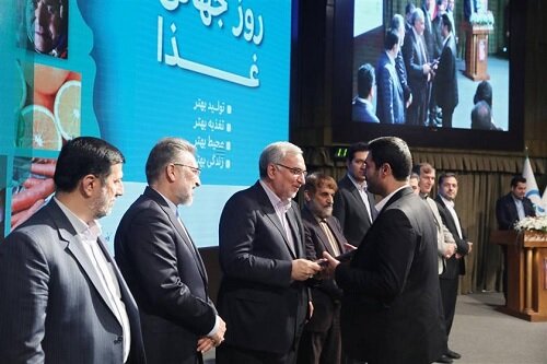 کسب رتبه نخست کشوری معاونت غذا و داروی  دانشگاه علوم پزشکی شیراز 