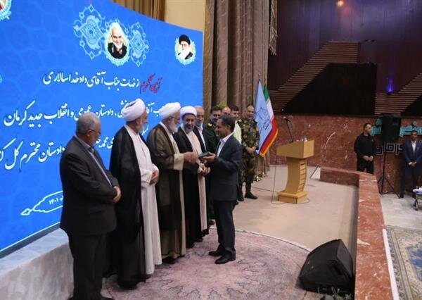 حمایت از تولید از وظایف مهم دادستانی کرمان است/ در دفاع از کشور باید مانند شهید سلیمانی بود