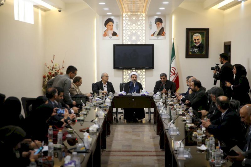 با شبکه ناکارآمد اداری باید برخورد شود