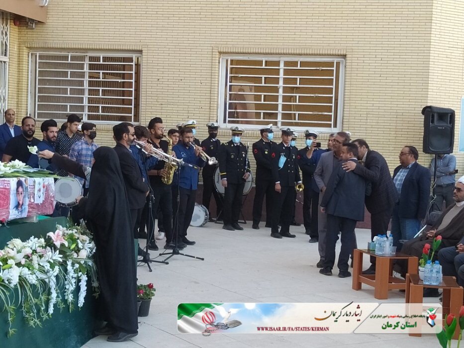 سیرجانی ها به استقبال دانش آموز شهیدشان رفتند