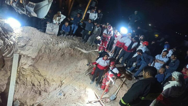دومین پیکر مفقود شده حادثه ریزش تونل فاضلاب در کرمان پیدا شد