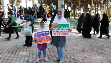حضور پرشور سیرجانی ها در راهپیمایی 13 آبان