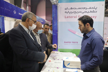 بازدید وزیر بهداشت از سیزدهمین نمایشگاه فناوری نانو