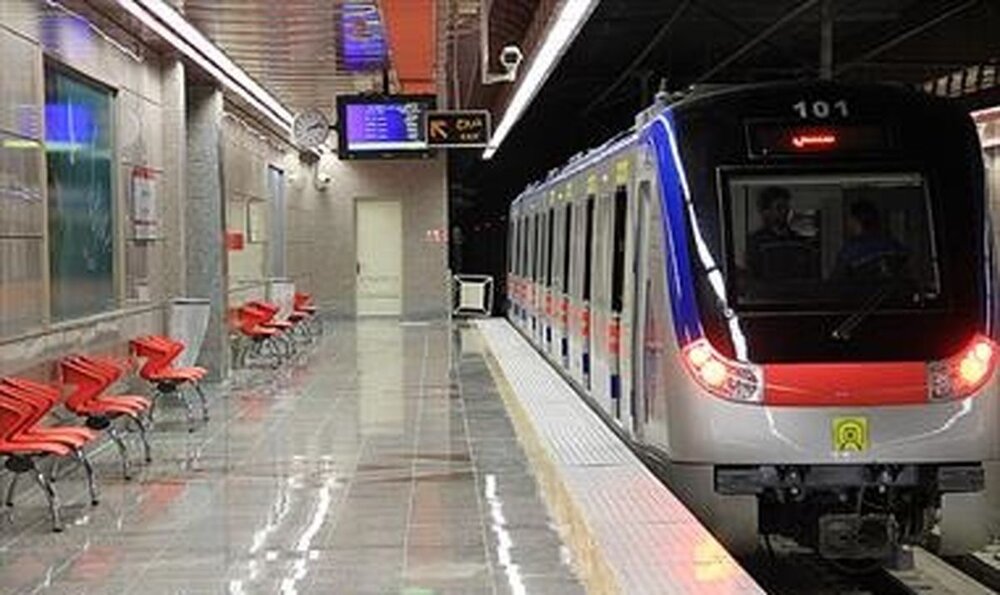 آتش گرفتن واگن مترو در ایستگاه صادقیه / آخرین وضعیت قطار و مسافران