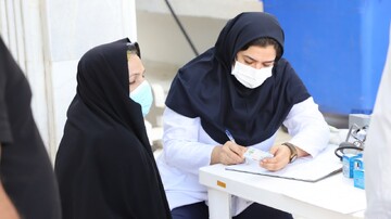 تست قند خون و فشار خون در بیمارستان گراش - عکاس: مسلم محمدی