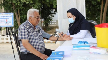 تست قند خون و فشار خون در بیمارستان گراش - عکاس: مسلم محمدی