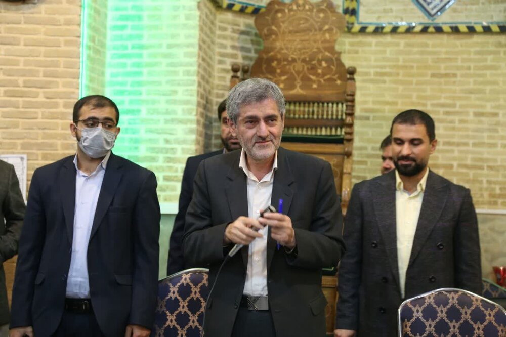 استاندار فارس: یکی از کارکردهای اساسی مسجد، خدمت به مردم است