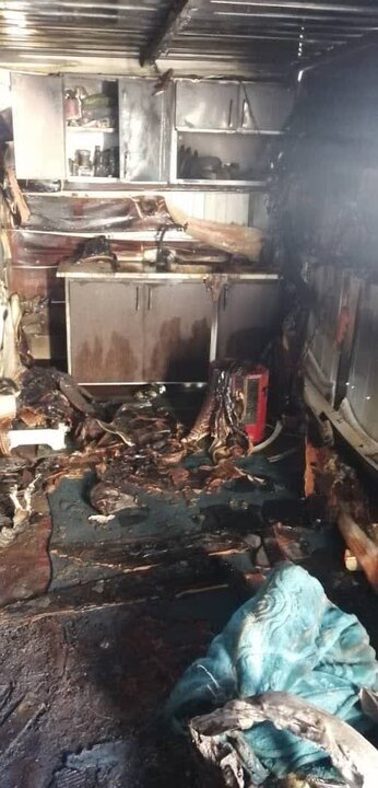 مهار شعله‌های آتش در یک هتل آپارتمان در شیراز