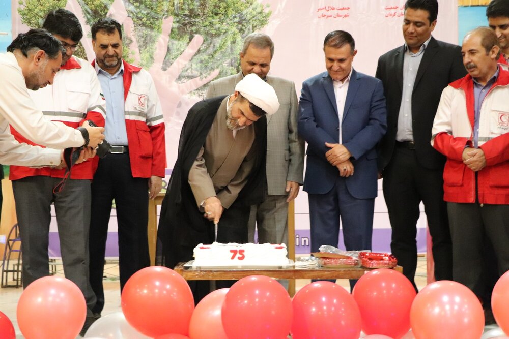 از برترین های سازمان جوانان جمعیت هلال احمر استان کرمان تجلیل شد