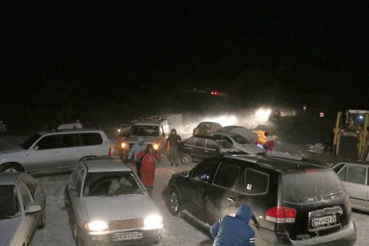 ۹ خودرو گرفتار برف و کولاک در جاده تهم_چورزق امداد رسانی شدند