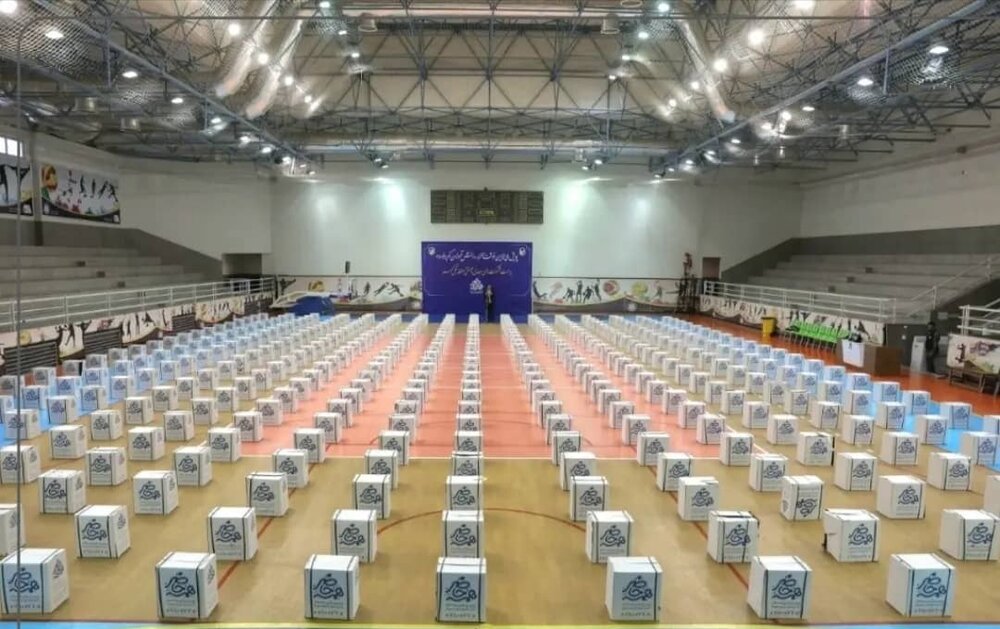 آغاز پویش ملی "همه حاضر" در سیرجان/ اهدای ۱۰ هزار بسته نوشت افزار به دانش آموزان محروم