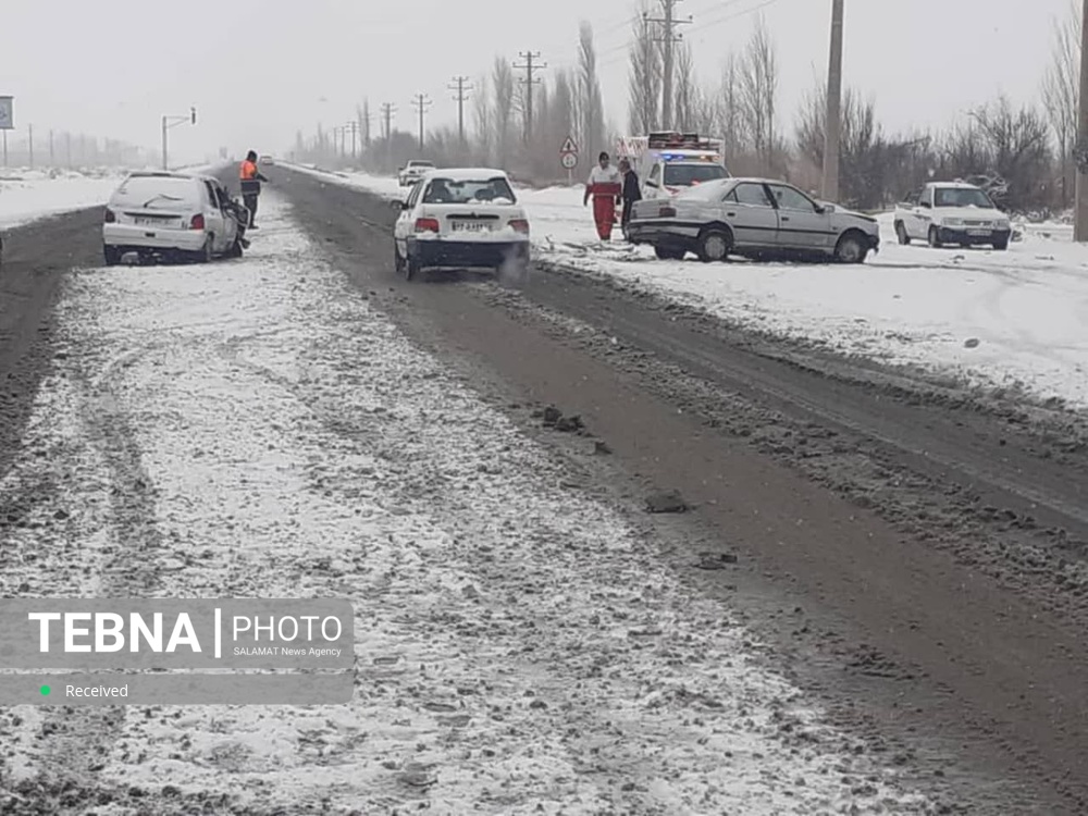 امدادرسانی به ۱۴۱ مسافر گرفتار در برف و کولاک در جاده های زنجان