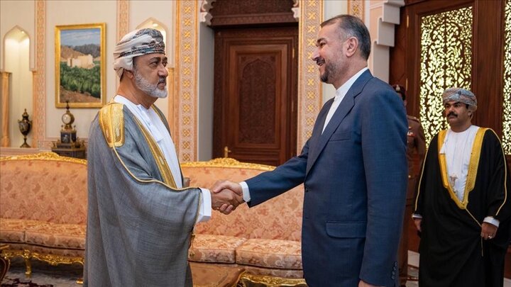 وزیر امورخارجه ایران با پادشاه عمان دیدار کرد