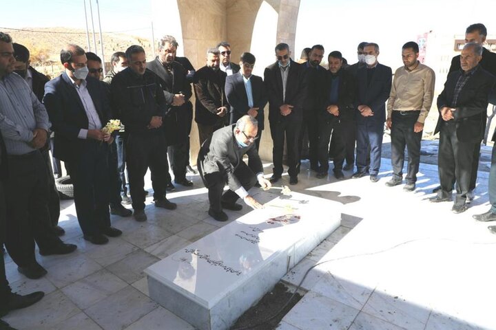سنگ مزار شهید گمنام، در پردیس دانشگاه نصب شد
