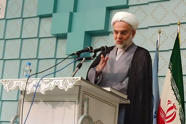 به بیان فضایل اخلاقی و رشادتهای حاج قاسم درآثار هنری بپردازید