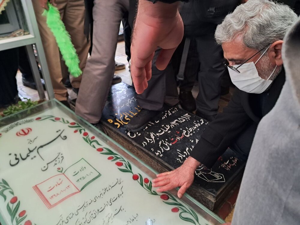 رئیس مجلس وارد استان کرمان شد/ ادای احترام به مقام شامخ شهدا و سردار سلیمانی