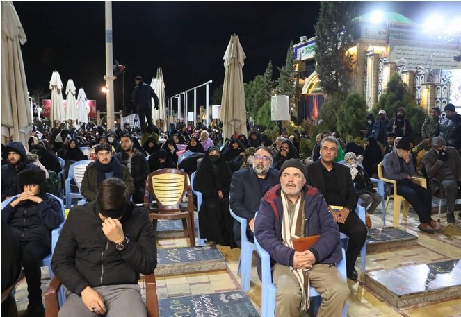 رونمایی از کتاب شعر «حاج قاسم» در گلزای شهدای کرمان