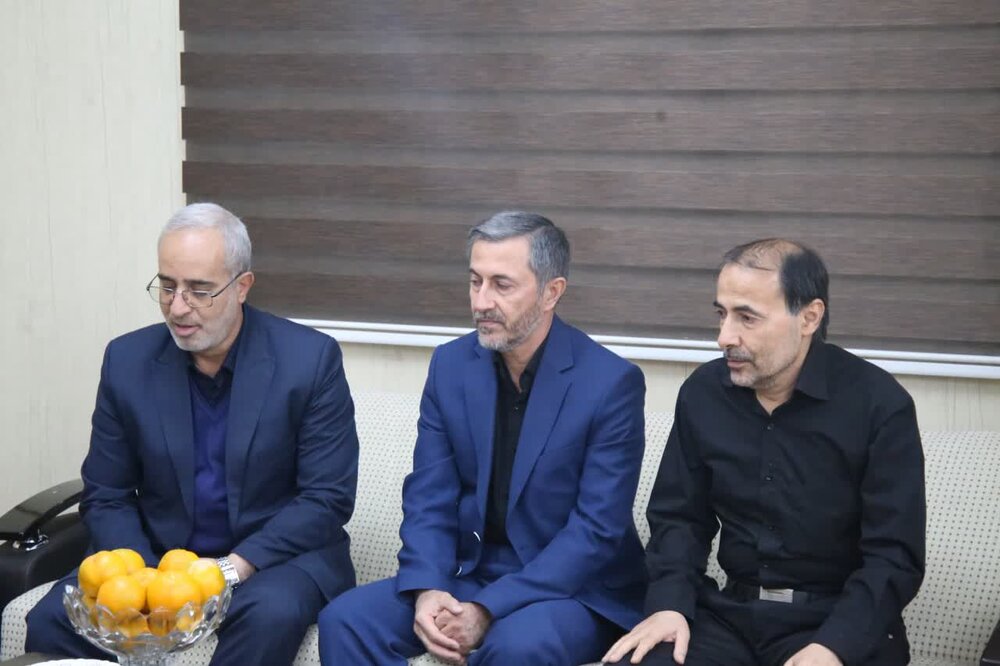  استاندار کرمان با خانواده های شهدا "پورجعفری"، "حججی" و "علی‌ وردی" دیدار کرد