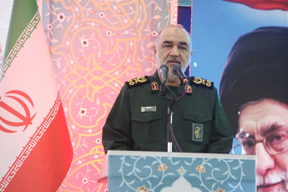 فرمانده کل سپاه پاسداران: کلمات در وصف حاج قاسم کم می آوردند