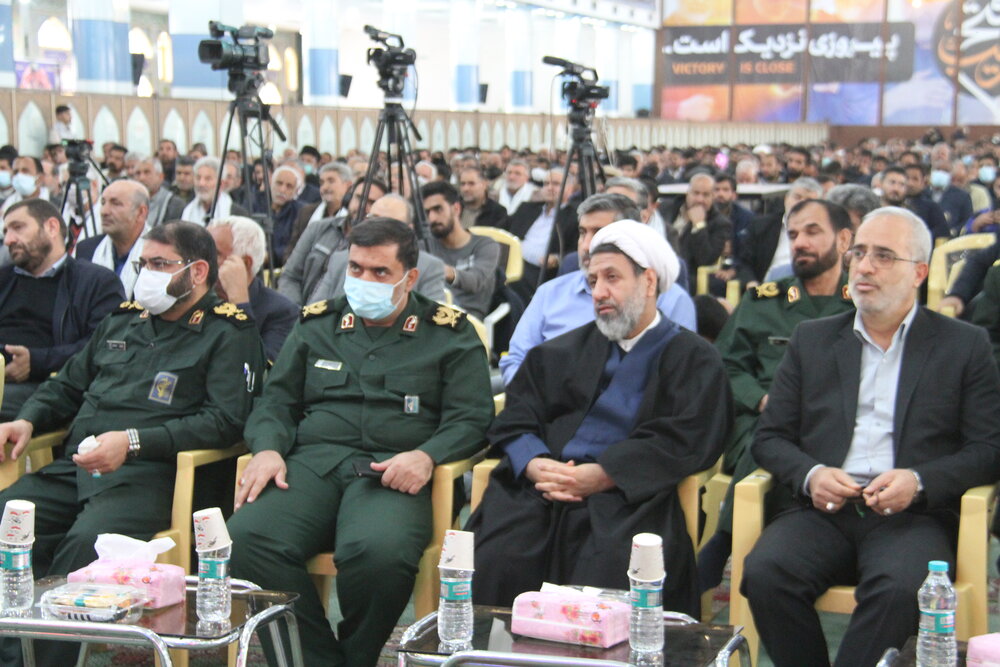 رونمایی از کتاب "بررسی نظام فکری و تربیتی مکتب شهید سلیمانی" در کرمان