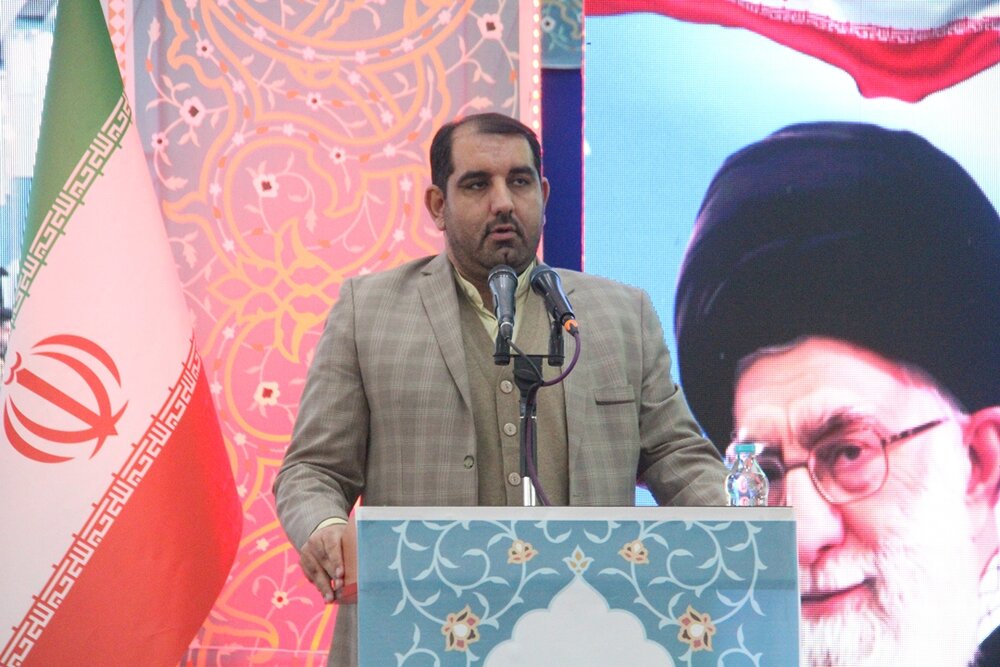 رونمایی از کتاب "بررسی نظام فکری و تربیتی مکتب شهید سلیمانی" در کرمان