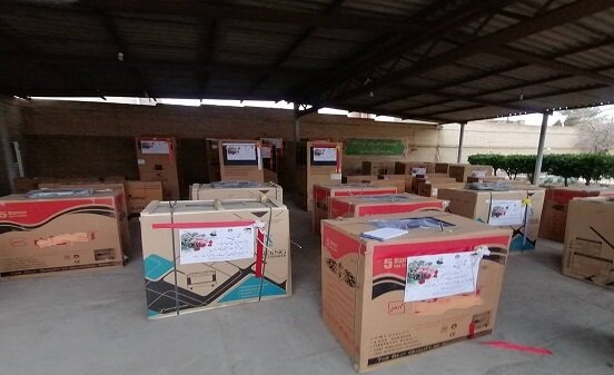 اهدای ۵۵ سری لوازم ضروری منزل به زنان سرپرست خانوار در کرمان