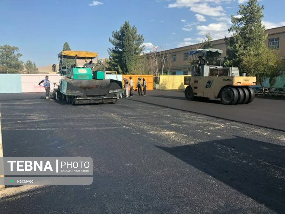 اجرای ترمیم و آسفالت ۱۰۵ هزار متر مربع محوطه مدارس در زنجان 

