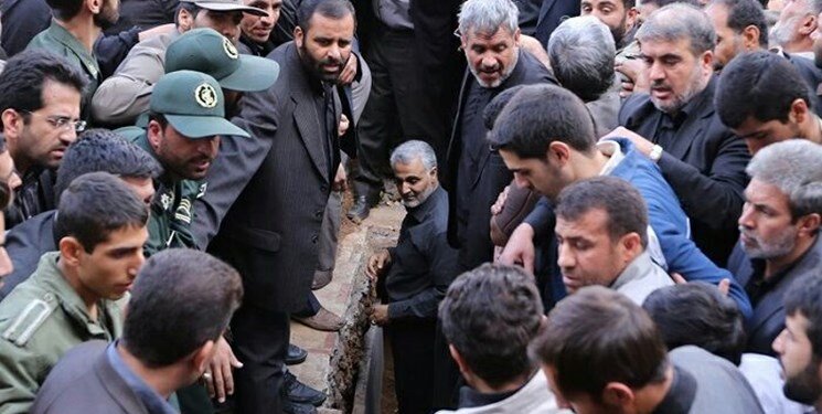 سرداری که با دستان حاج قاسم به خاک سپرده شد