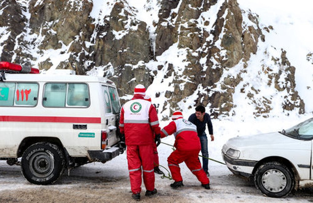 نجاتگران هلال احمر زنجان به ۹۸۸ نفر از هموطنان در حوادث امدادرسانی کردند 

