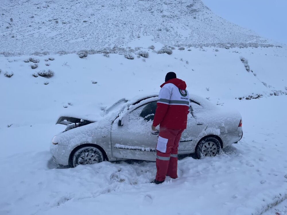 امدادرسانی به بیش از ۳۷۰۰ نفر در ۱۲ استان متاثر از برف و کولاک