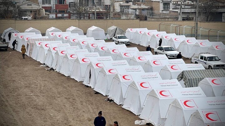برپایی 31 اردوگاه اسکان اضطراری در خوی/ توزیع 4 هزار هیتر برقی برای زلزله زدگان