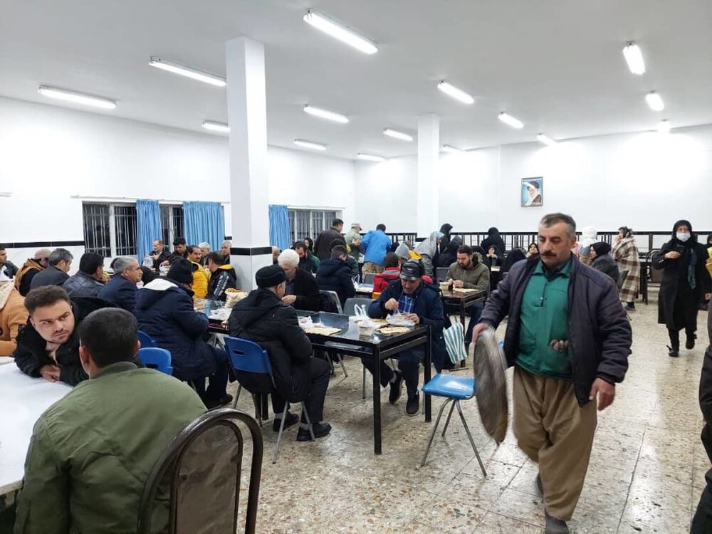 اسکان اضطراری ۱۵۰ مسافر در راه مانده در برف در سنندج