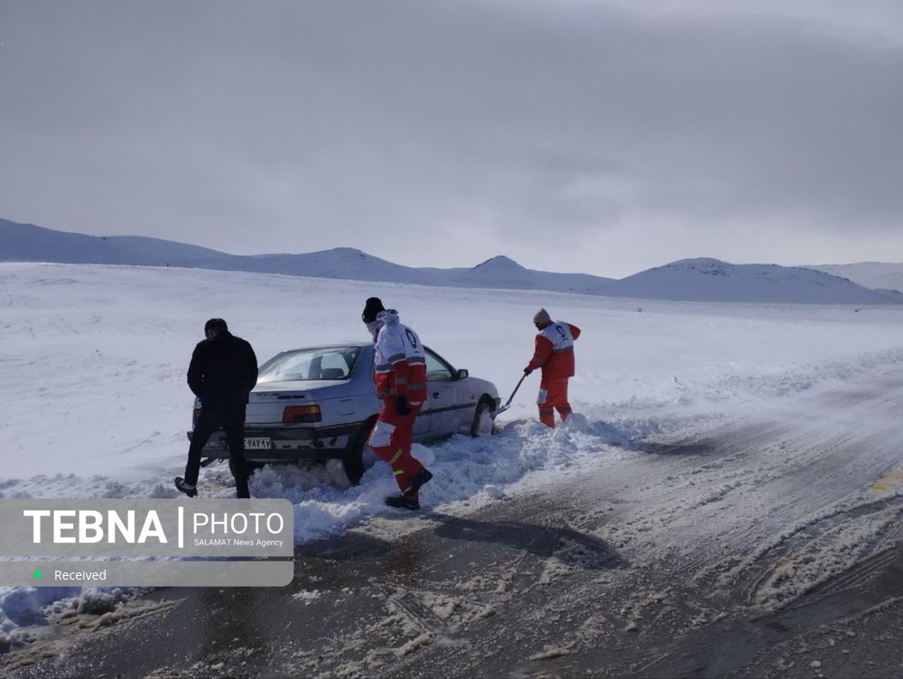 ۴۰۸ مسافر گرفتار برف و کولاک توسط نجاتگران استان زنجان امدادرسانی شدند 

