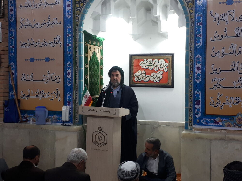 تصمیم گیران جامعه برای رفع دغدغه های معیشتی مردم تلاش کنند