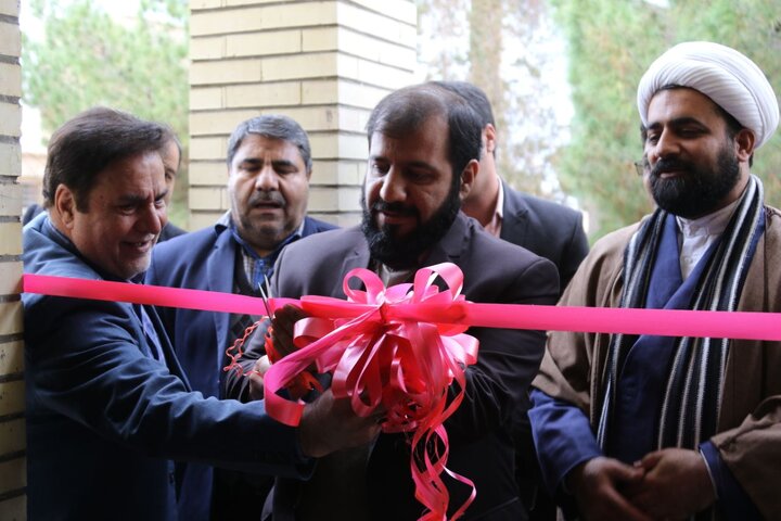 افتتاح سامانه پنل خورشیدی و چندین طرح بهداشتی درمانی و مخابراتی در یزدانشهر