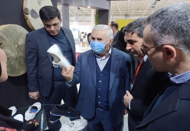 باید ظرفیتهای صنایع دستی کردستان به جهان معرفی شود