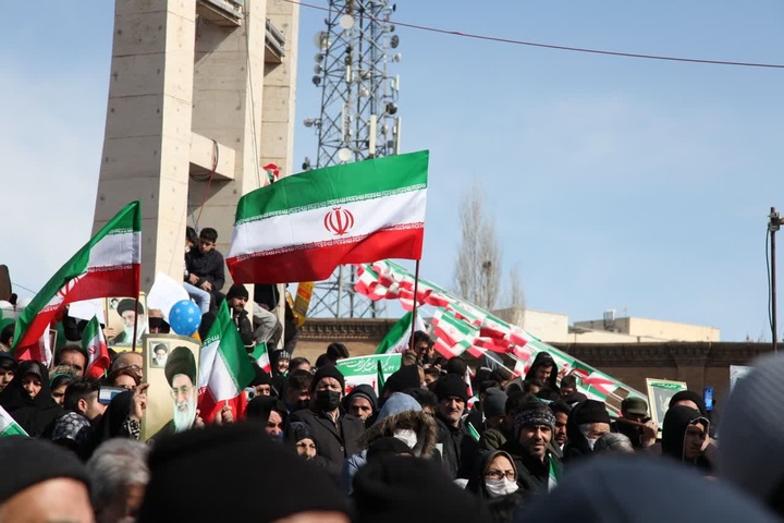 همه برای اقتدار ایران آمدند/راهپیمایی ۲۲بهمن در زنجان