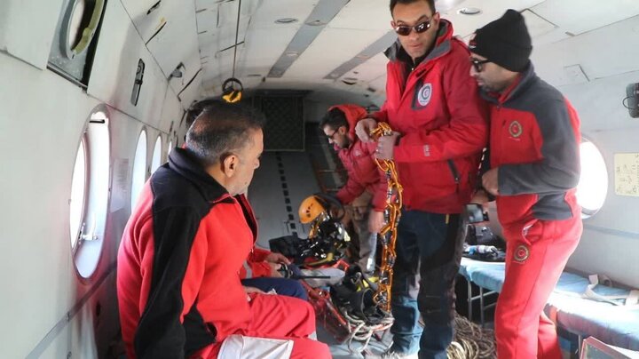 پایان عملیات ۲۵ ساعته امداد و نجات کوهنورد حادثه دیده در کرمان