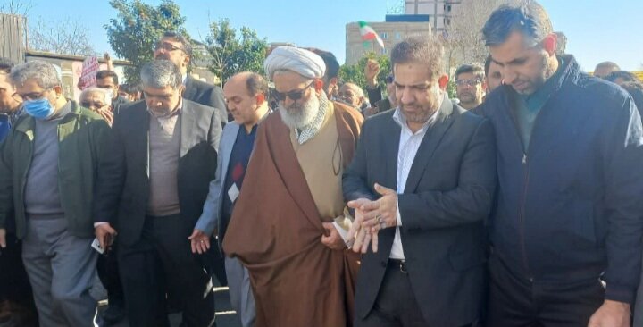 دشمن به دنبال یک انقلاب جعلی است