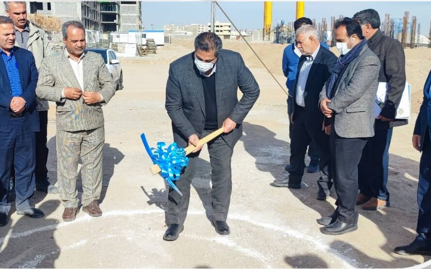 افتتاح و کلنگ زنی چندین هزار طرح مسکونی و یک طرح برق رسانی در سیرجان