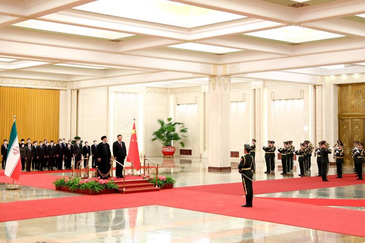 استقبال رسمی رئیس جمهور چین از آیت‌الله رئیسی در محل ساختمان کنگره