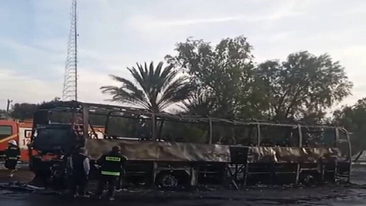 حریق اتوبوس اصفهان- زاهدان در نزدیکی جایگاه سوخت بم