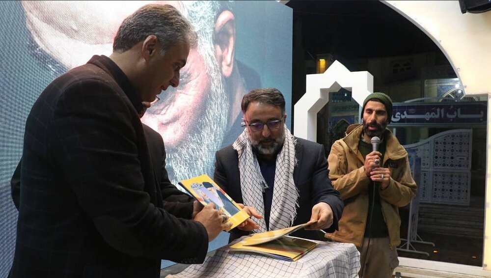 دو دیدار در یک روز / تشییع پیکر مرحوم اسماعیل احمدی از جوار مزار سردار سلیمانی