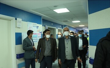 عیادت وزیر بهداشت از مصدومان سانحه سقوط بالگرد