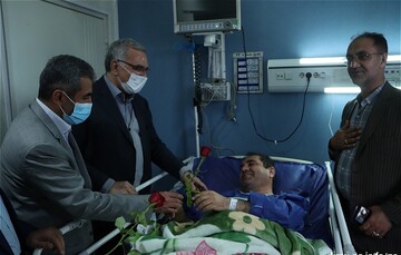 عیادت وزیر بهداشت از مصدومان سانحه سقوط بالگرد