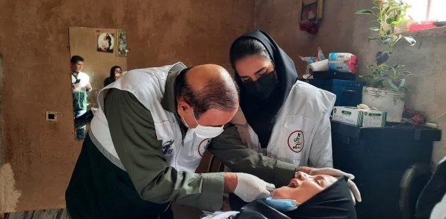 پزشکانی که سلامتی به ارمغان می‌آورند/ اعزام ۲۳۵ تیم بسیج به مناطق محروم لرستان+تصاویر