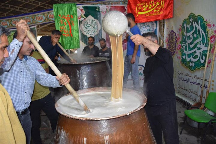پخت و توزیع ۱۵۰۰ کیلو سمنو در دانشگاه علوم پزشکی شیراز