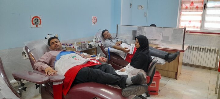شرکت در پویش اهدای خون توسط اعضای جوانان جمعیت هلال احمر سیرجان